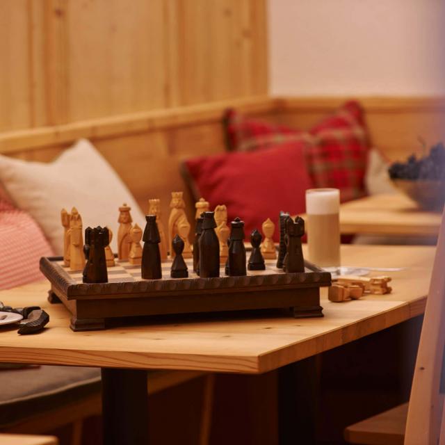 Alpine Logde to rent with cosy living room areas to play chess
