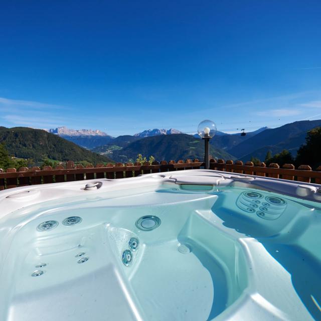 Chalet South Tyrol Suites with Whirlpool and Dolomites view