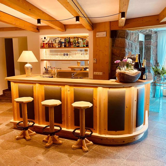 Bar in the panoramic restaurant at Chalet Grumer
