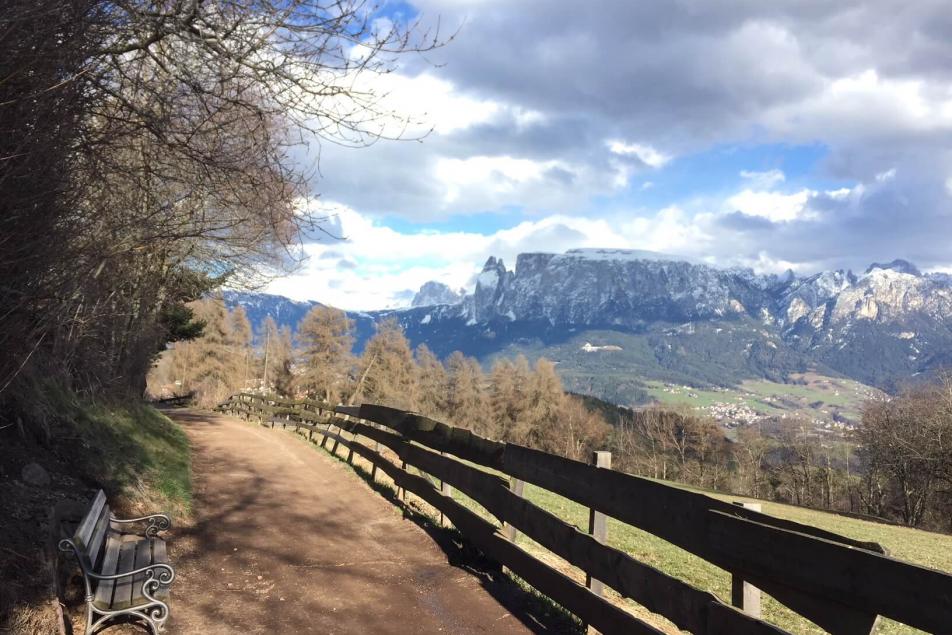 Chalet Grumer: Wandern am Ritten über die Freud Promenade in Südtirol, Wellnessurlaub