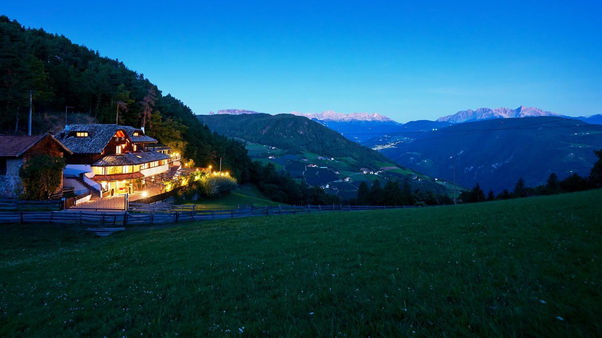 Alpine Lodge in Südtirol buchen Urig und gemütlich zwischen Wald und Wiese Urlaub verbringen